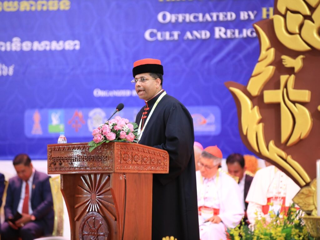 Le cardinal Koovakad lors du 8e colloque bouddhiste-chrétien, en mai 2025 à Phnom Penh, Cambodge.