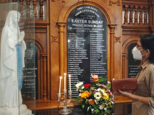 Les 57 noms des victimes de l’église Saint-Antoine de Colombo, une des églises visées par les attentats du dimanche de Pâques 2019 au Sri Lanka.