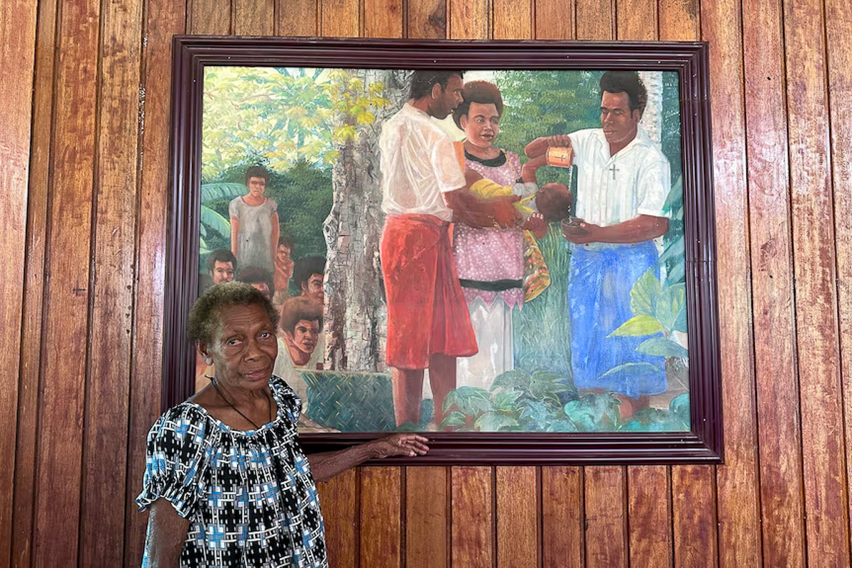 Carola Namiau, une catholique papoue baptisée par le catéchiste Peter To Rot.