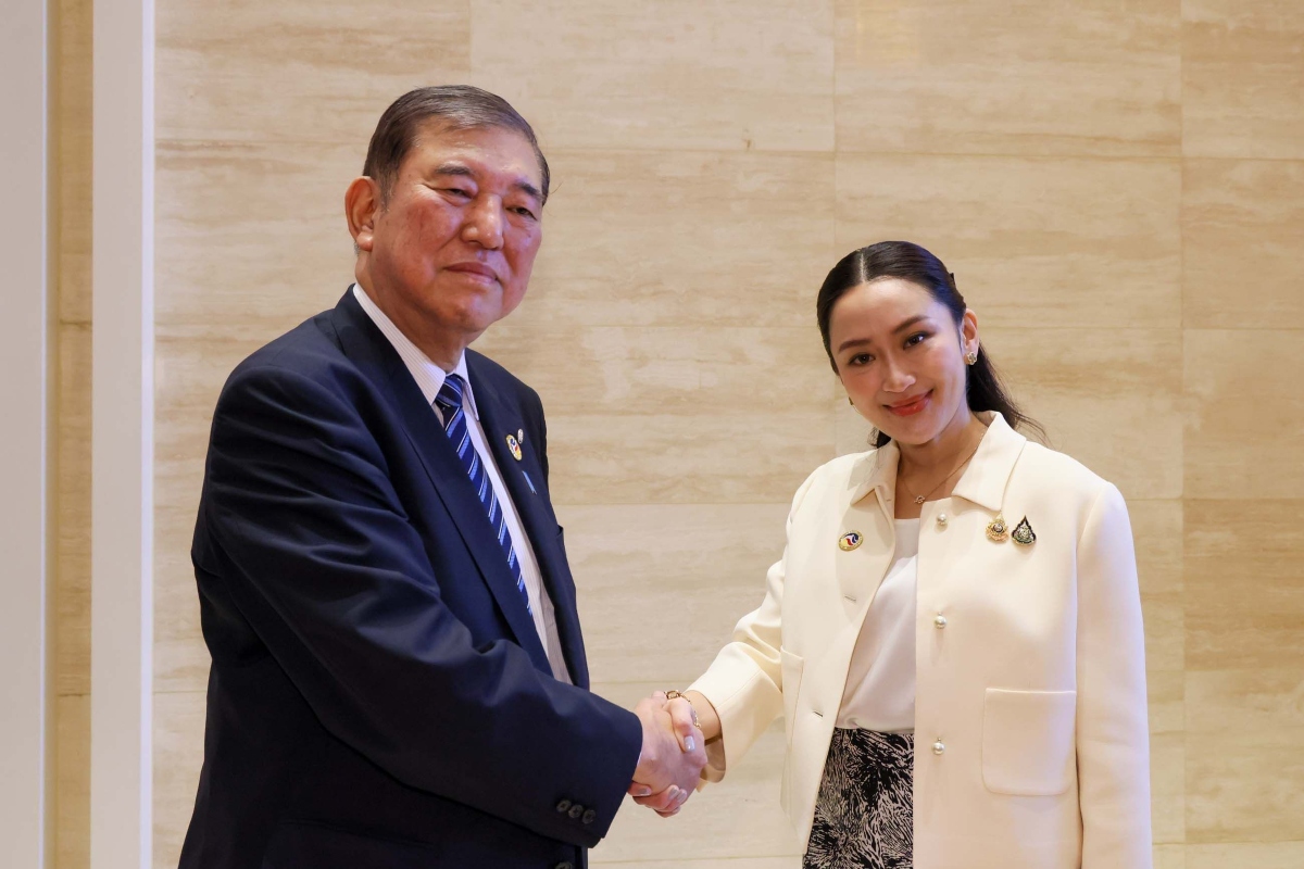 Le Premier ministre sortant japonais Shigeru Ishiba avec Paetongtarn Shinawatra, Première ministre de Thaïlande du 18 août 2024 au 1er juillet 2025.