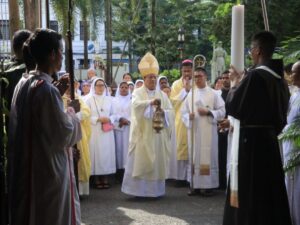 Le cardinal Bo, le 7 octobre avec 200 religieux et religieuses à Rangoun à l’occasion du jubilé de la vie consacrée.