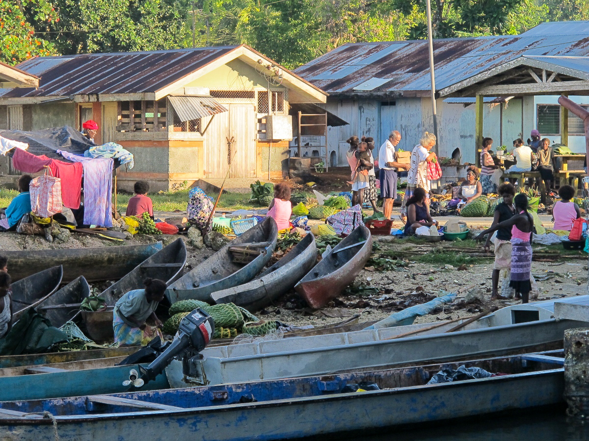 Le marché du matin à Munda, dans la Province occidentale des Îles Salomon.