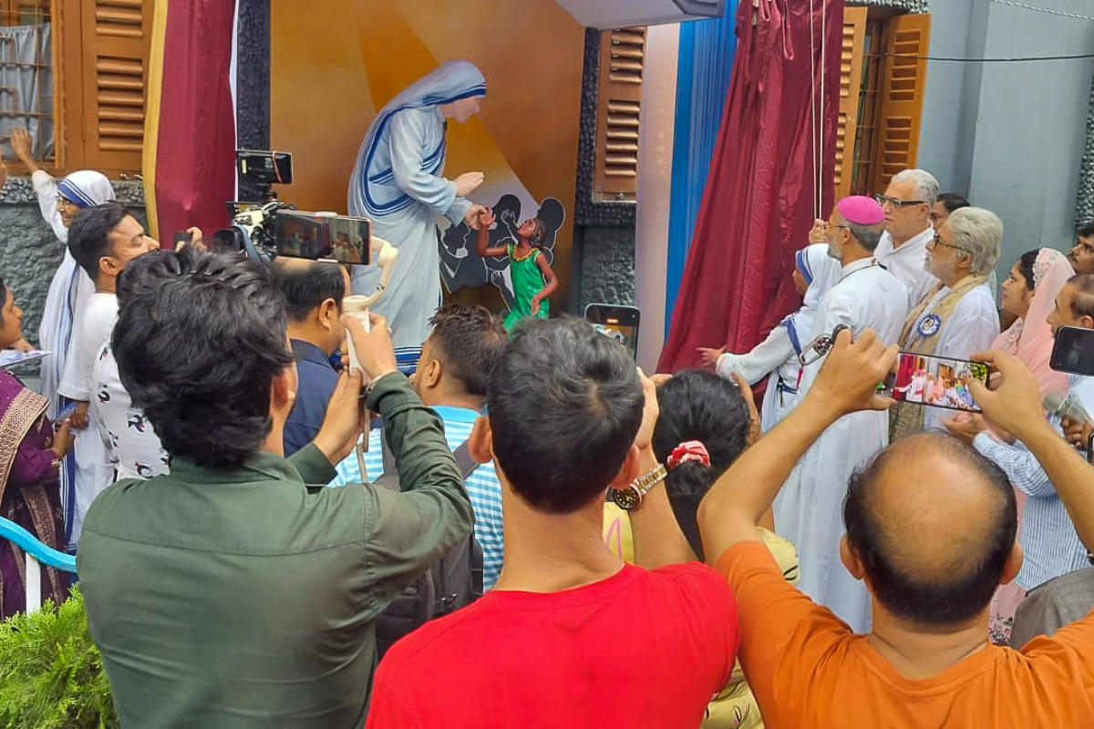 Une statue de Mère Teresa a été inaugurée ce 7 octobre dans la Maison de Mère par l’archevêque de Calcutta.