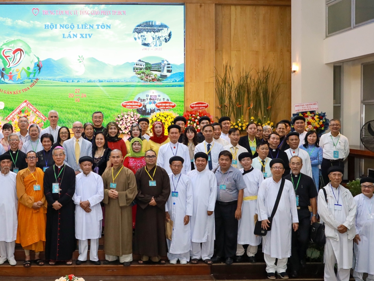 Des responsables et représentants de huit religions lors d’une rencontre organisée le 27 octobre 2024 à Saïgon (Hô-Chi-Minh-Ville).
