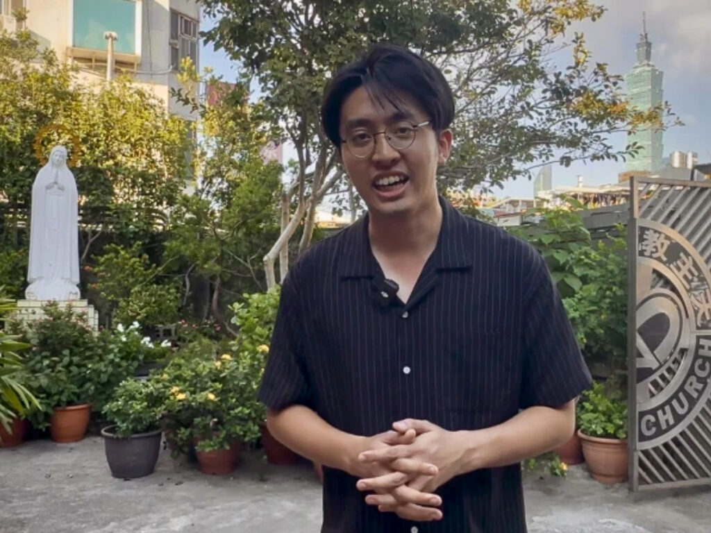 Kao Chih Hao, un jeune converti au catholicisme, dans la paroisse du Saint-Rosaire de Taipei en octobre 2025.