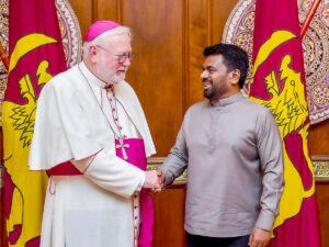 Mgr Gallagher avec le président Dissanayake, le 4 novembre 2025 à Colombo.