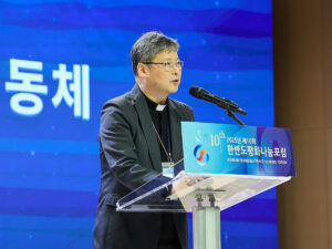 Mgr Pierre Chung Soon-taick, archevêque de Séoul, le 14 novembre à l’occasion du 10e « Forum sur le partage de la paix dans la péninsule coréenne ».