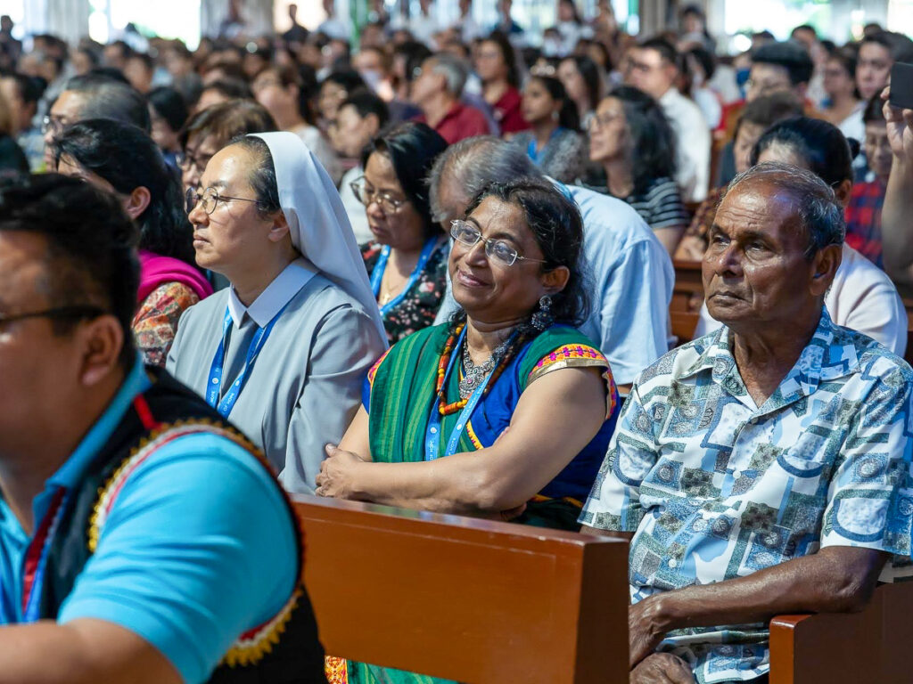 Père Kim : « Un missionnaire est comme un vitrail qui laisse passer la lumière. Que tous nous soyons des vitraux qui rendent Dieu visible à travers notre vie. »
