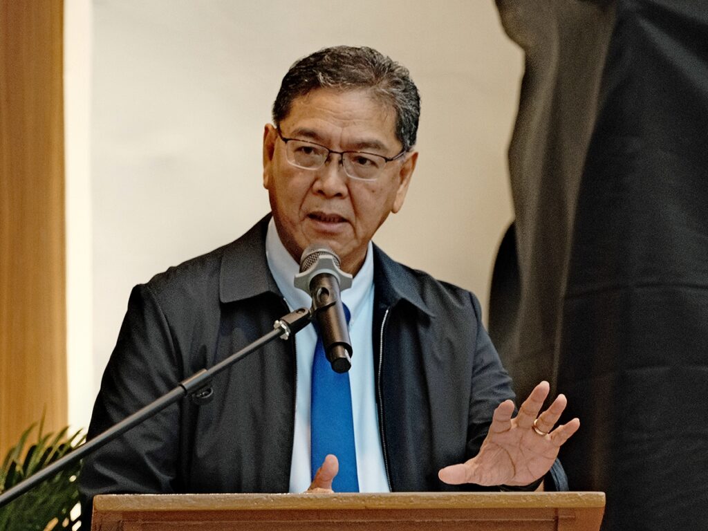 Edwin Lopez, secrétaire général de la Commission pour les communications sociales des évêques philippins, le 20 janvier lors d’un séminaire sur l’IA à Manille.