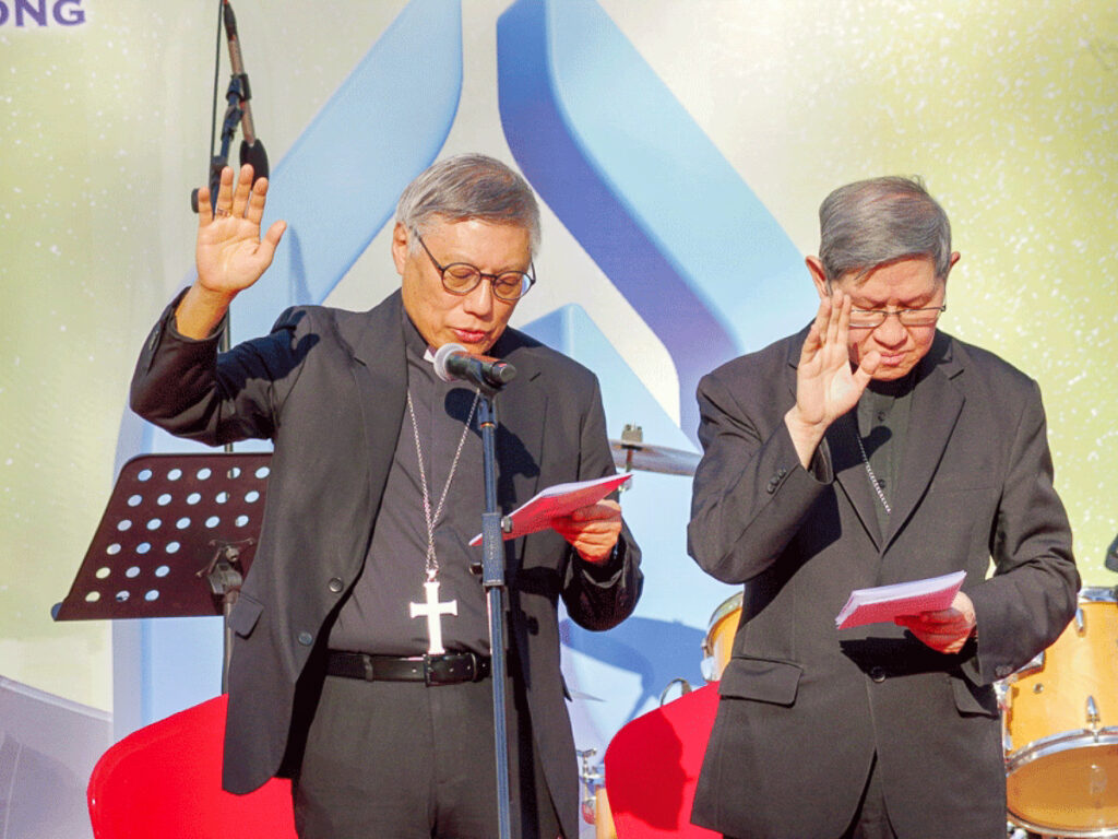 Le cardinal Chow et le cardinal Tagle, le 18 janvier au Chater Garden de Hong-Kong pour le lancement des 80 ans du diocèse.