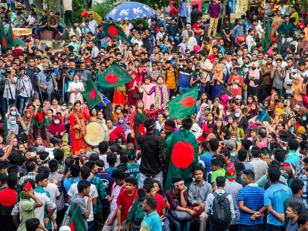 Une manifestation à Dacca durant la « révolution de juillet » 2024. Les élections générales du 12 février sont les premières depuis ces événements.