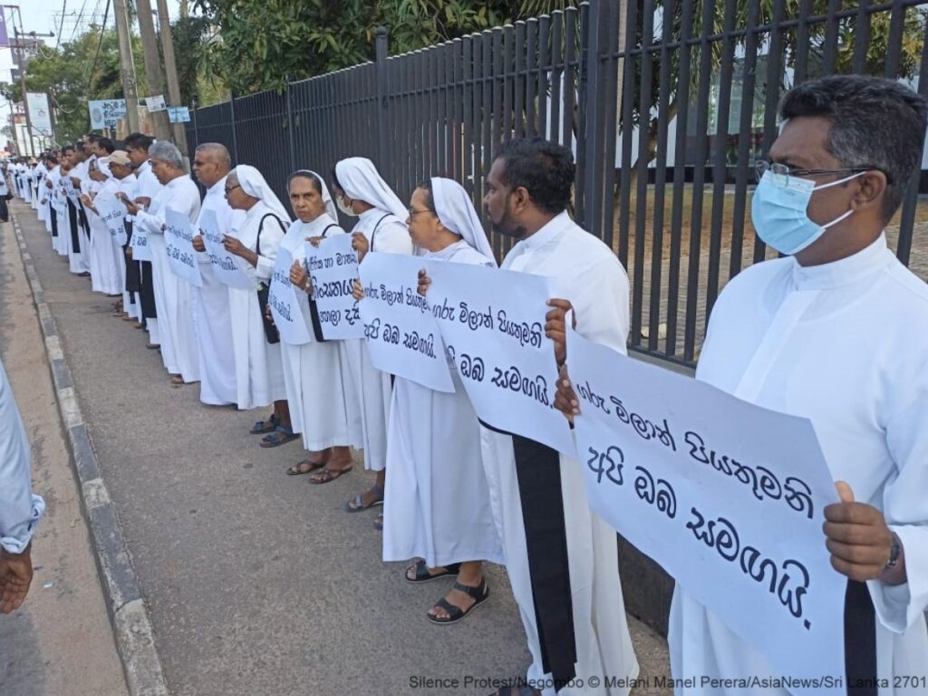 Une manifestation silencieuse a été organisée ce mardi matin en protestation contre l’agression d’un prêtre le week-end dernier près de Negombo.