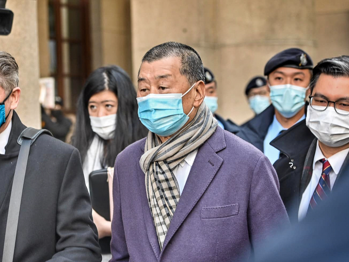 Lundi 9 février, l’ex-magnat de la presse hongkongais Jimmy Lai (ici en 2020 en sortant de la cour d’appel) a été condamné à 20 ans de prison.