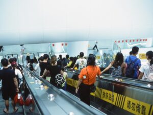 Le gouvernement hongkongais utilise de plus en plus les voyages en Chine continentale pour « réhabiliter » les anciens manifestants prodémocratie.