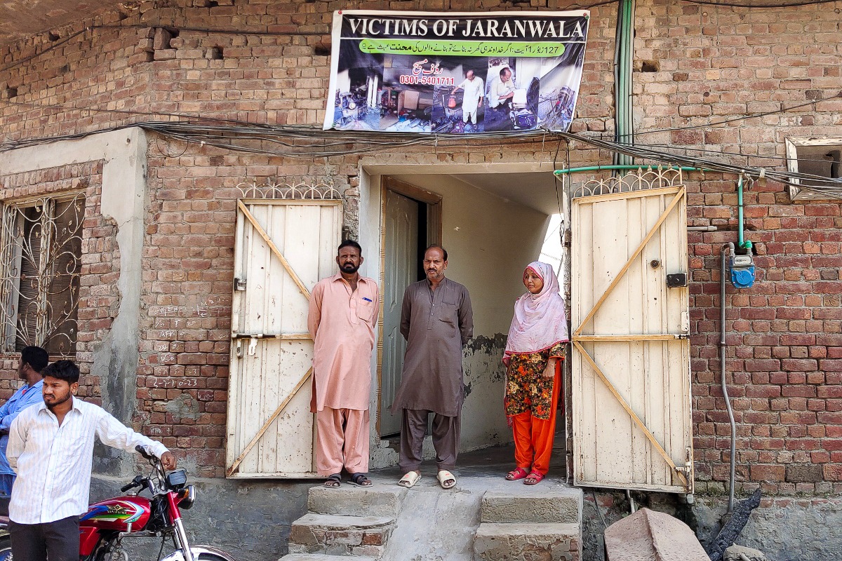 Une affiche en hommage aux victimes du quartier chrétien de Jaranwala, attaqué le 16 août 2023 au Pendjab.