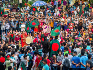 Une manifestation à Dacca durant la « révolution de juillet » 2024. Les élections générales du 12 février sont les premières depuis ces événements.