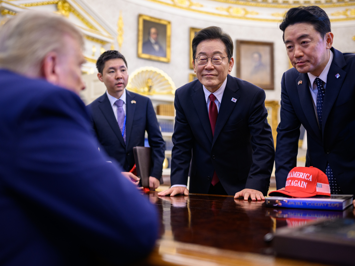 Le président Lee Jae-myung (ici le 25 août 2025 avec Donald Trump à Washington) espère jouer le rôle de « pacificateur » dans les efforts visant à relancer le dialogue entre la Corée du Nord et les États-Unis.
