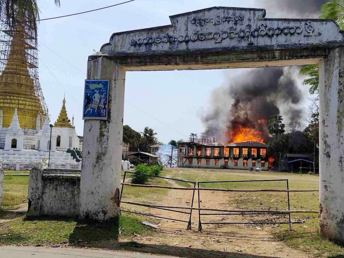 Un raid arien de l’armée birmane a causé au moins 17 morts et 20 blessés vendredi 20 mars dans un monastère bouddhiste de la région de Sagaing, dans le Nord.