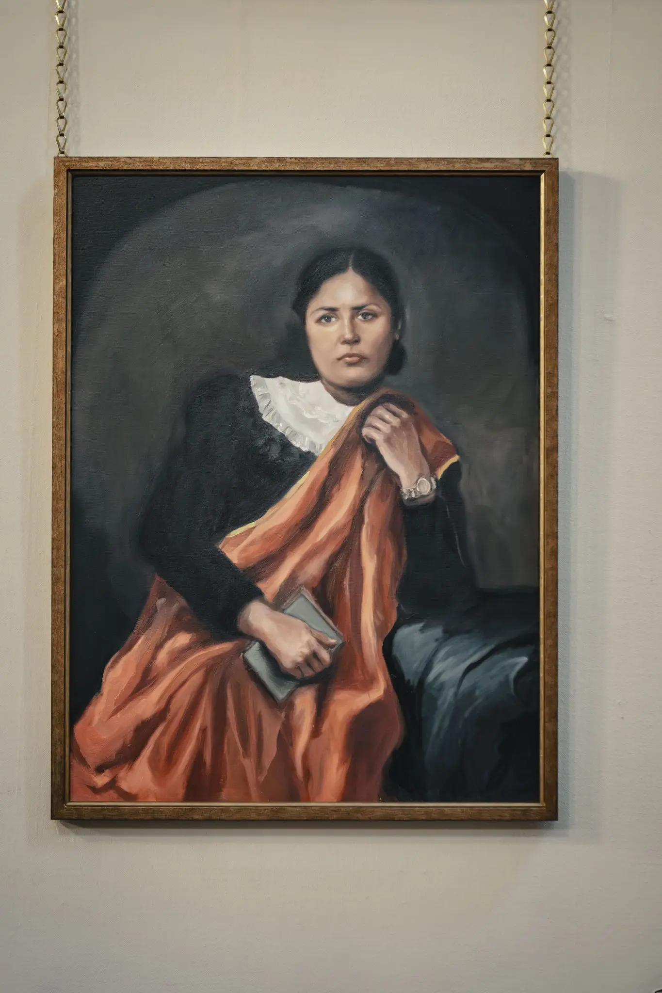 En 2024, plus d’un siècle après l’admission historique de la jeune médecin indienne, son portrait a été dévoilé par le Royal College of Physicians and Surgeons of Glasgow.