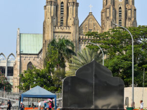 La cathédrale Notre-Dame de l’Assomption de Jakarta a célébré son 125e anniversaire le 21 avril (ici vu depuis la mosquée Istiqlal, de l’autre côté de la rue).