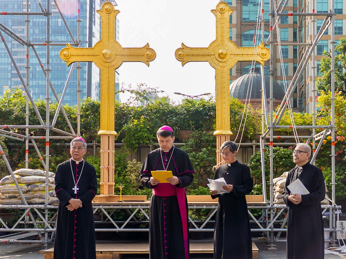 La cathédrale de Saïgon a deux nouvelles cloches depuis le mois dernier (ici le 19 mars en présence de Mgr Zalewski, représentant pontifical résident au Vietnam).