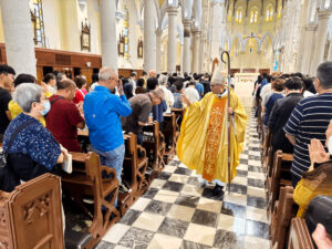 Le 11 avril, le cardinal Chow a célébré le 80e anniversaire du diocèse de Hong-Kong en présence de plus de 900 fidèles.