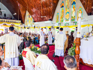 Le 22 avril lors de l’ordination de deux nouveaux prêtres au Laos. Une étape majeure pour l’Église locale qui ne compte que 20 prêtres pour 53 000 fidèles.