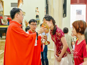 Le 23 avril, les reliques de saint Joseph Yuan Zaide (1766-1817), Martyr de Chine ont été portées en procession dans la paroisse de Cholon (Saïgon, Vietnam).