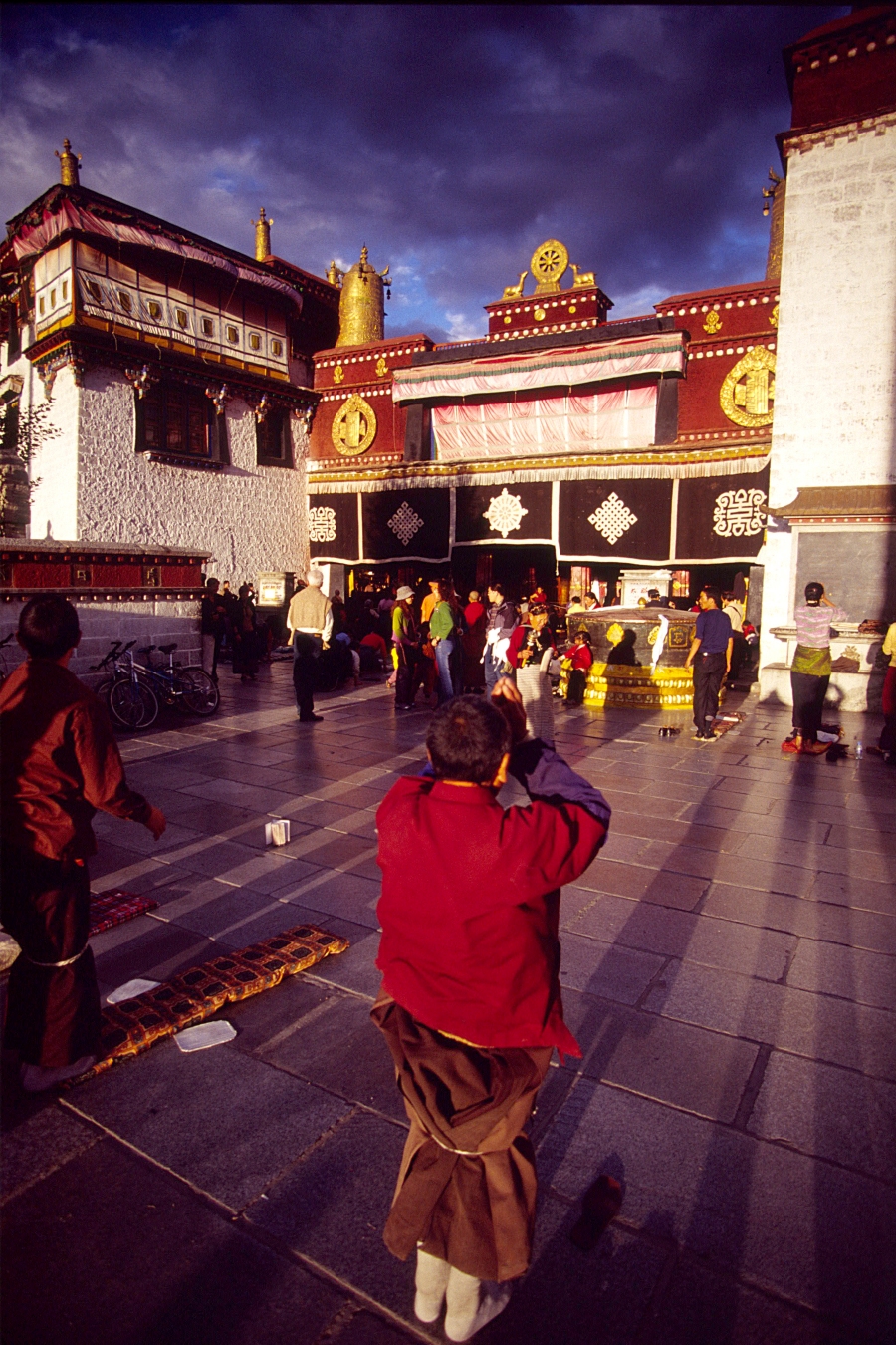 Le temple du Jokhang, à Lhassa (Tibet).