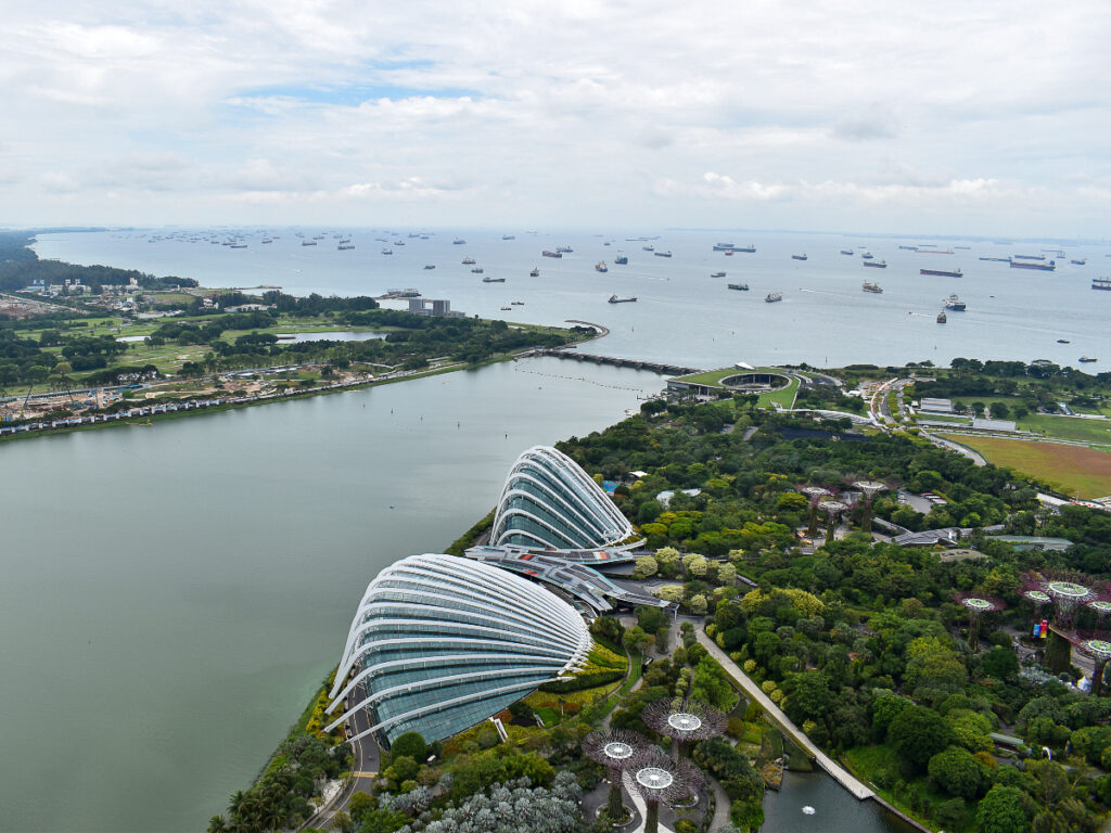 Les détroits de Malacca et de Singapour sont les plus fréquentés au monde en volume de transport maritime (ici le détroit de Singapour).