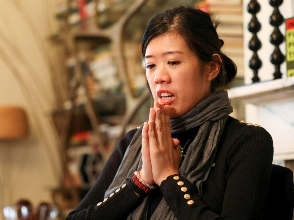 Claire Lai, fille de l’ex-patron de presse hongkongais Jimmy Lai, ici en 2025 lors d’une interview à Washington.