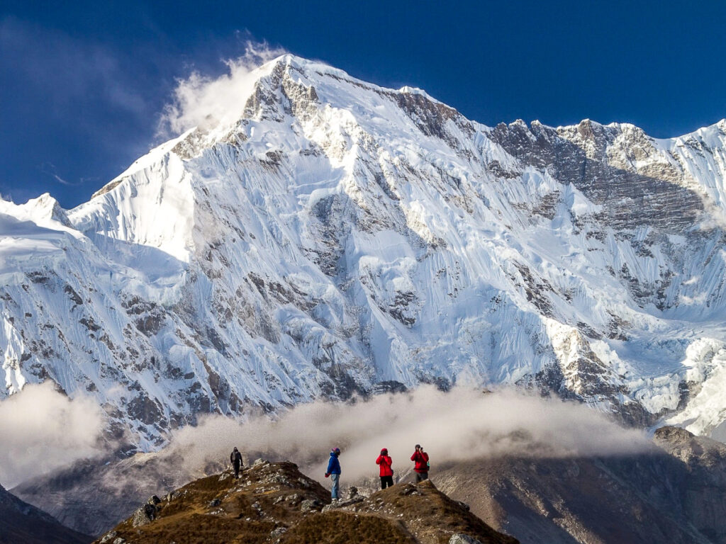 L’ascension de l’Everest est aujourd’hui confrontée à des aléas de plus en plus difficiles à anticiper.