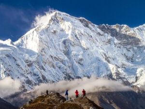 L’ascension de l’Everest est aujourd’hui confrontée à des aléas de plus en plus difficiles à anticiper.
