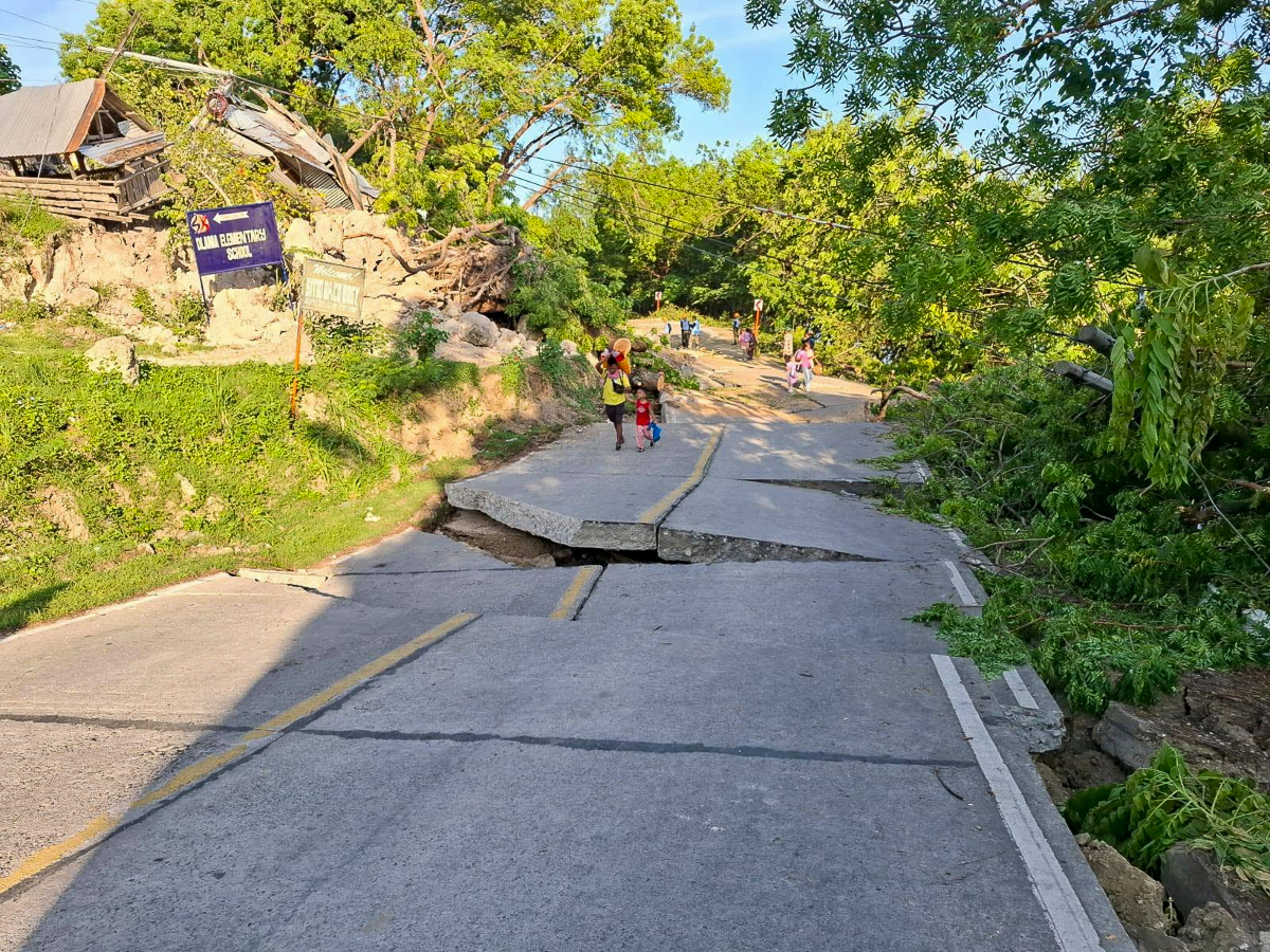 Au 12 juin, le bilan du séisme de magnitude 7,8 qui s’est produit au large de l’île de Mindanao, au sud des Philippines, est de 55 morts, 31 disparus et 1 120 blessés.
