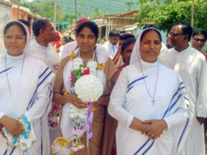 Le 26 mai, près de 300 fidèles, dont 35 prêtres et 20 religieuses, ont participé au jubilé d’argent de sœur Anjali Nayak à Kerubadi, dans le district de Kandhamal (Odisha).