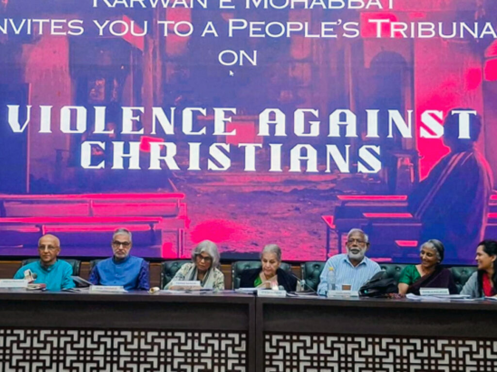 Les membres du jury du tribunal populaire sur les violences antichrétiennes en Inde, organisé le 2 juin dernier à New Delhi.