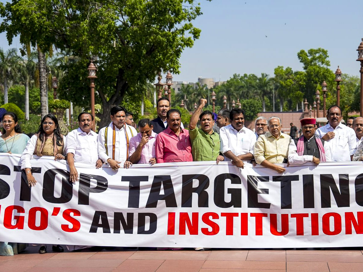 Manifestation, le 28 juin à New Delhi, contre un projet d’amendement de la loi de 2010 sur les financements étrangers.