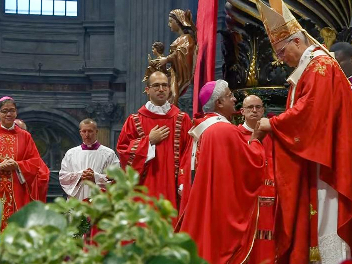Mgr Antonysamy Savarimuthu, archevêque de Madurai (Inde), le 29 juin dans la basilique Saint-Pierre en recevant le pallium.Mgr Antonysamy Savarimuthu, archevêque de Madurai (Inde), le 29 juin dans la basilique Saint-Pierre en recevant le pallium.