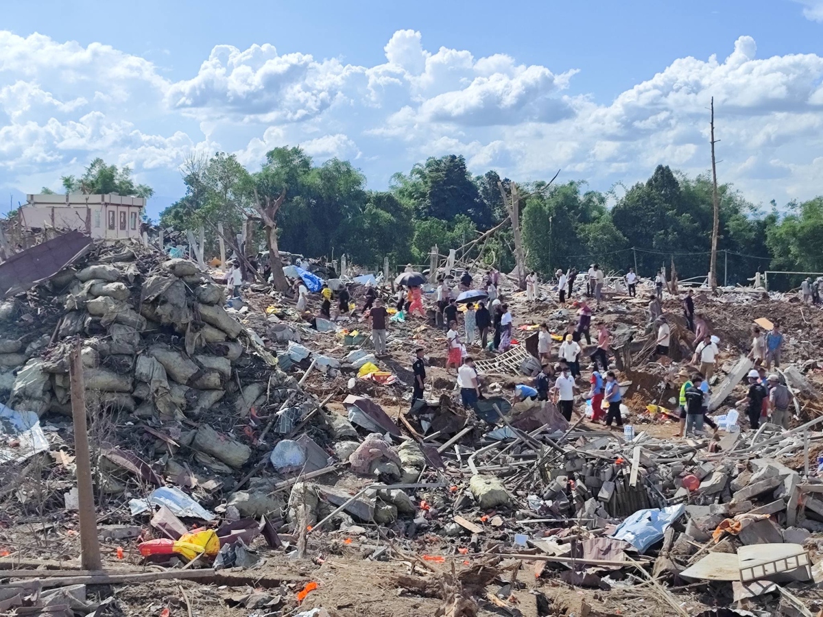 Une explosion dans un village du nord-est birman a fait au moins 55 morts, dans un contexte de crise profonde après cinq ans de guerre civile.