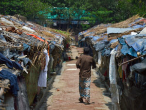 Dans les camps du Bangladesh, l’aide humanitaire s’épuise et les Rohingyas n’entrevoient aucun avenir.