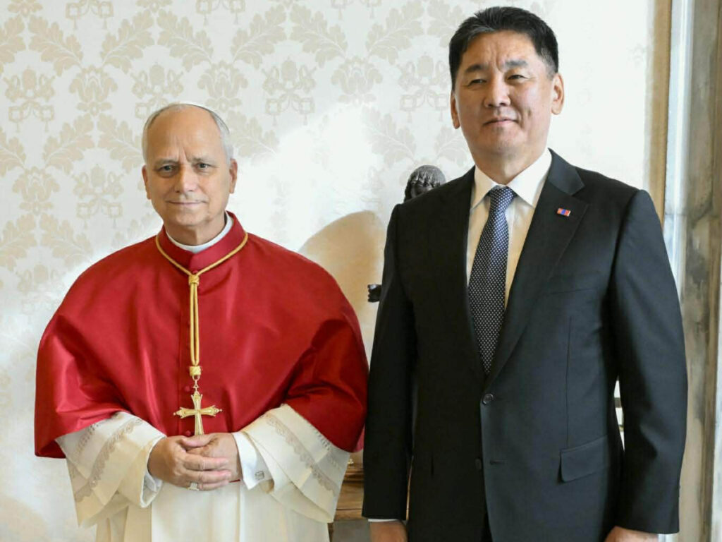 Le président mongol Ukhnaagiin Khürelsük, reçu en décembre 2025 au Vatican par le pape Léon XIV.