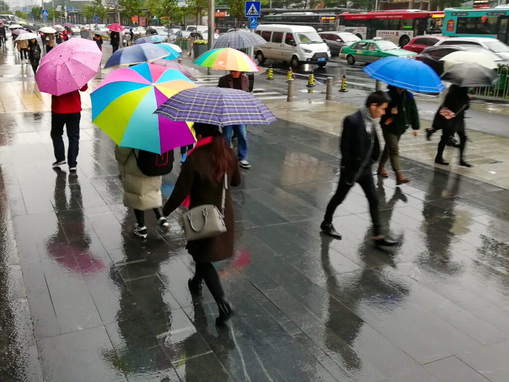 Une rue de Guangzhou (dans la province de Guangdong, au sud de la Chine). Le sud et le sud-est du pays sont particulièrement affectées par les inondations.