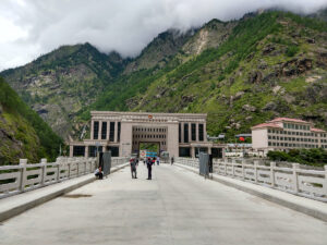 Le poste-frontière de Gyirong, photographié ici en 2019, a été entièrement détruit le 26 août dernier par une coulée de boue.
